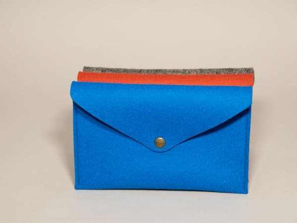 Poches en feutre de laine amovible par pressions pour le sac ICONIK taille M, disponibles en 3 coloris: bleu turquoise, gris chiné et orange