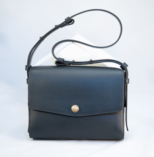 Sac à main ICONIK taille M en cuir noir