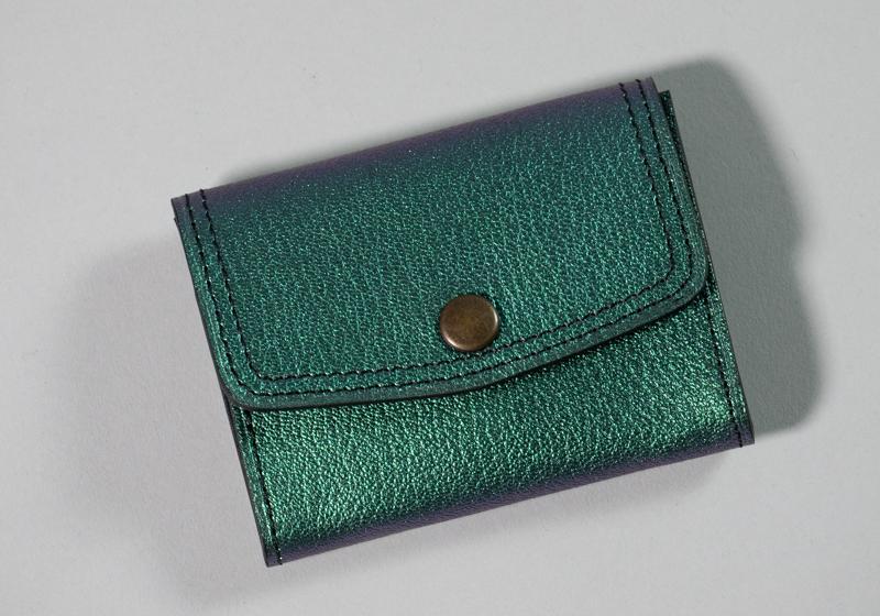porte monnaie Iconik en cuir de chèvre coloris cactus pailleté