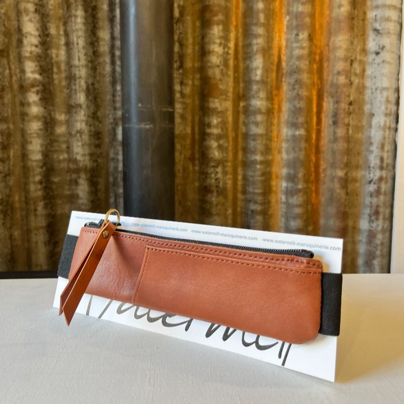 trousse élastique en cuir camel avec compartiment avant pour accès rapide , élastique noir